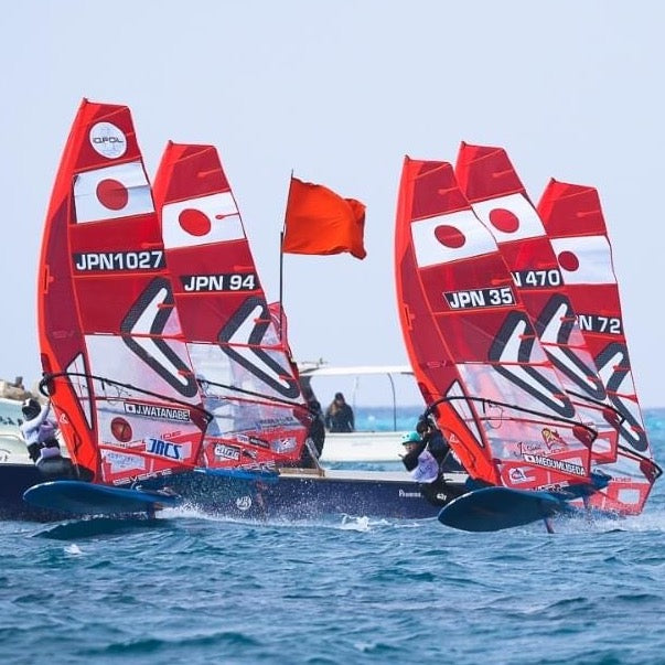 ウィンドサーフィン国際大会で弊社ビブスを使用！